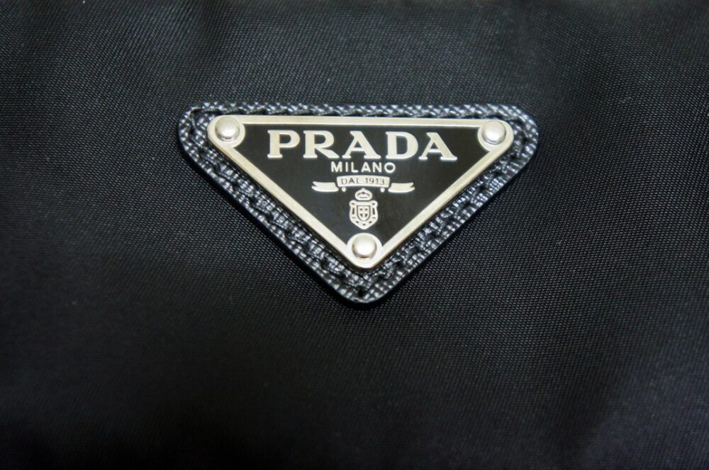 prada logosu