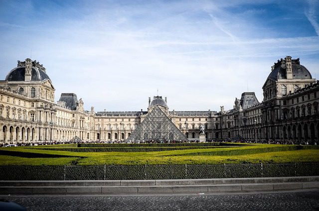 Louvre'u ziyaret etmek