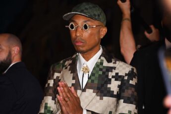 Pharell Williams'ın Louis Vuitton markasıyla ilk kez sahneye çıkışı