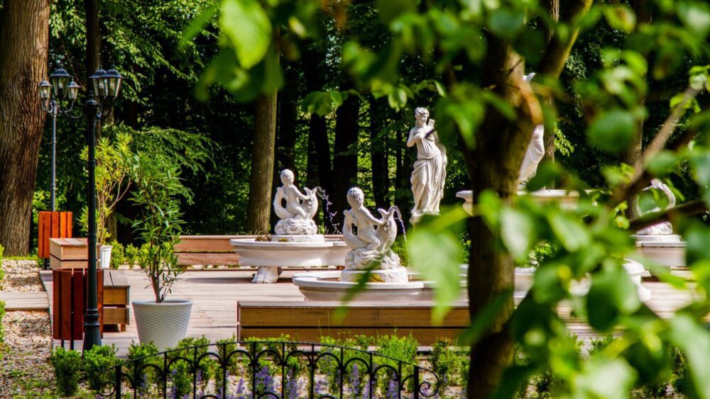 Manor House Otel Bahçesi