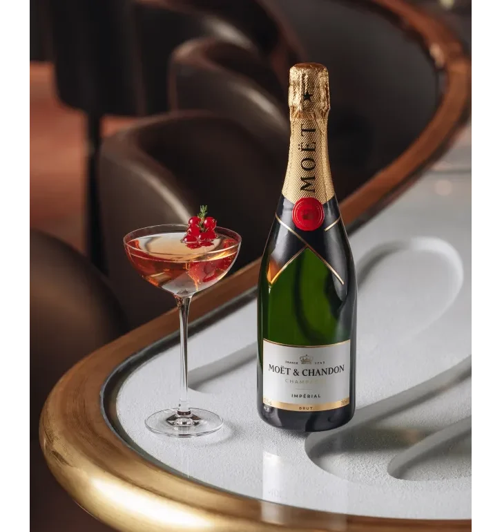 Ile kosztuje butelka szampana Moet?